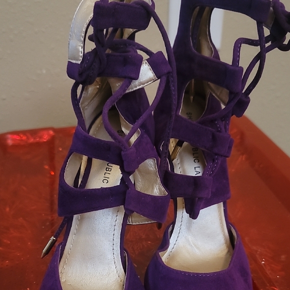 Unique Point Toe Heels - Picture 6 of 8